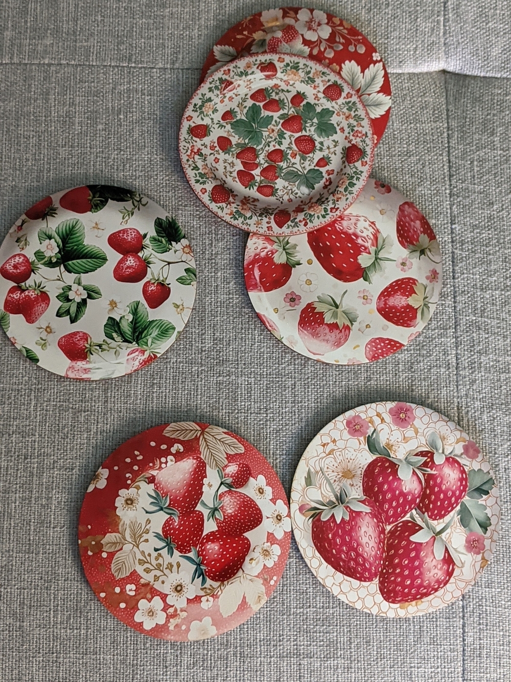 SALE 3 ITEMS FOR 20$Strawberry Decorative Salad/Dessert Plates - Set of 6